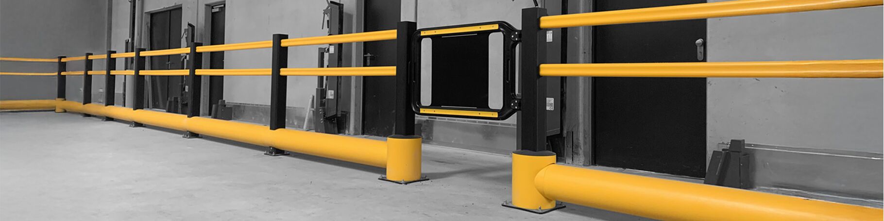 Gele Boplan TB 260 PLUS, SG SWING GATE in een industriële omgeving