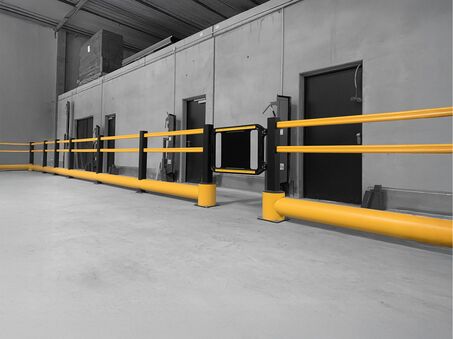 Boplan TB 260 PLUS, SG SWING GATE jaune dans un environnement industriel
