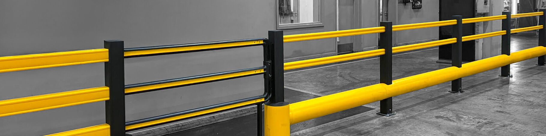 Gelber Boplan TB 400 PLUS, SG SLIDING GATE in einer industriellen Umgebung
