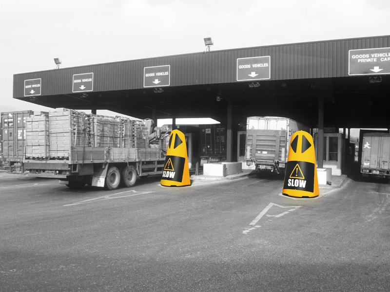 Boplan FLEX IMPACT® SAFETY TOTEM in a live setting - Movable barries