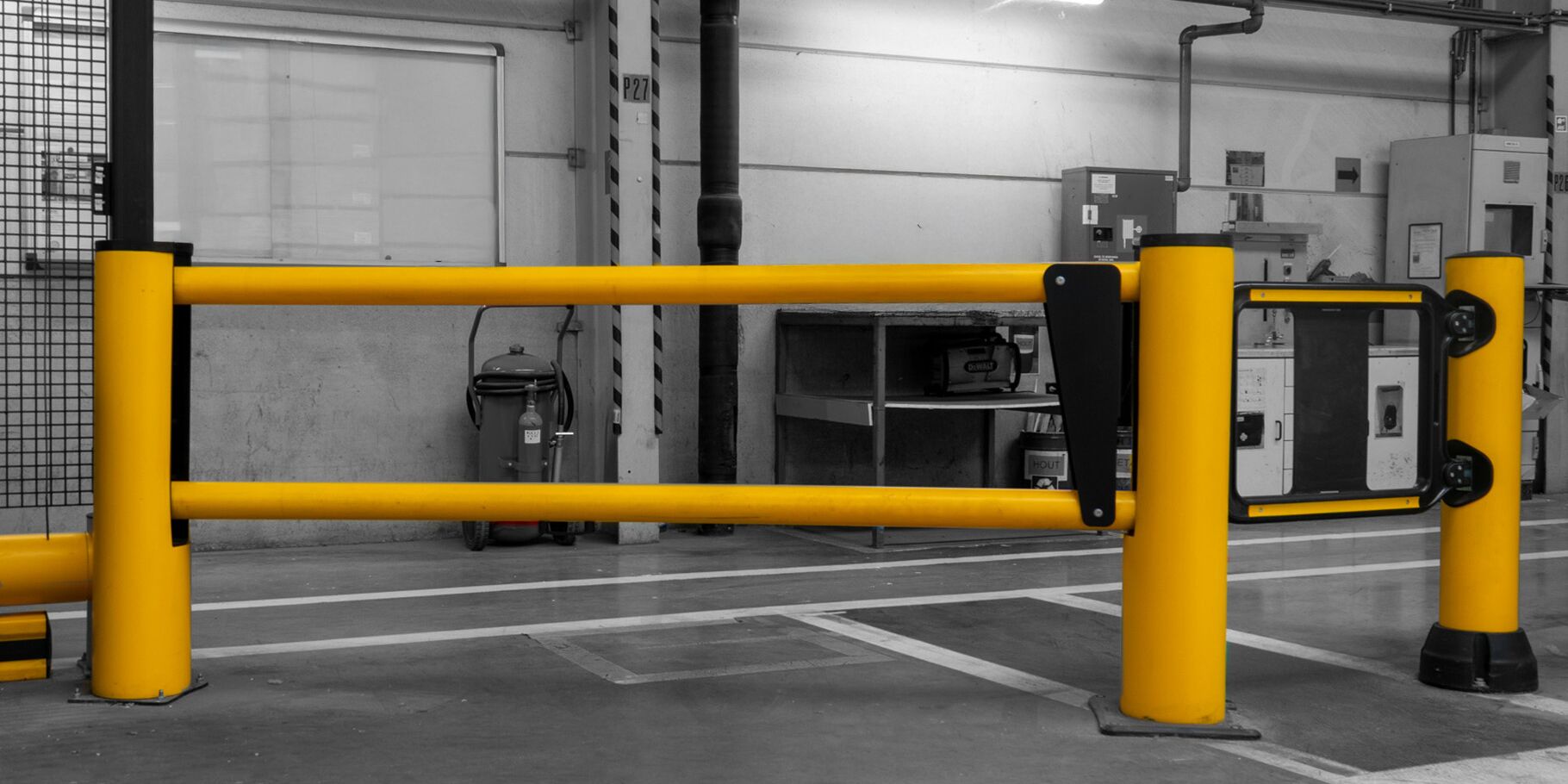 Gele Boplan TB 400 PLUS FENCE, SG SWING GATE en DG250F in een fabriek van een toonaangevende fabrikant van bouwmaterialen