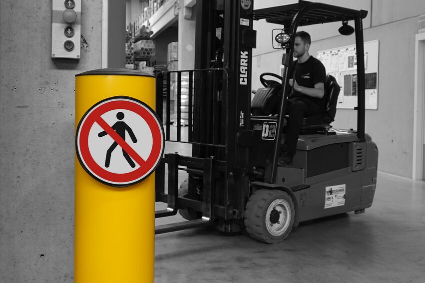 Boplan FLEX IMPACT® SIGNMARK 200 in einer realen Umgebung - Rammschutzpoller