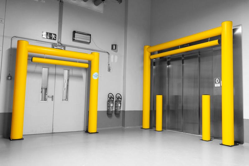 Gele Boplan GP GOAL POST, TOUCH BARRIER, BO IMPACT in een fabriek van Belcolade
