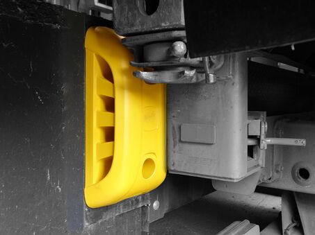 Boplan FLEX IMPACT® DOCK BUMPER en situation réelle - Protection de quais de chargement
