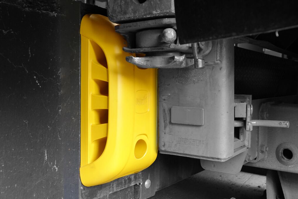 Boplan FLEX IMPACT® DOCK BUMPER en situation réelle - Protection de quais de chargement
