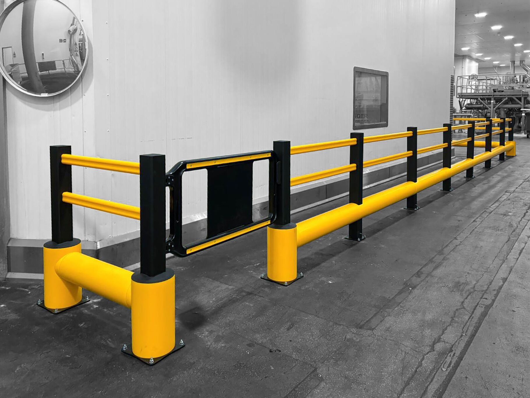 Boplan TB400 PLUS, SG SWING GATE jaune dans un environnement industriel