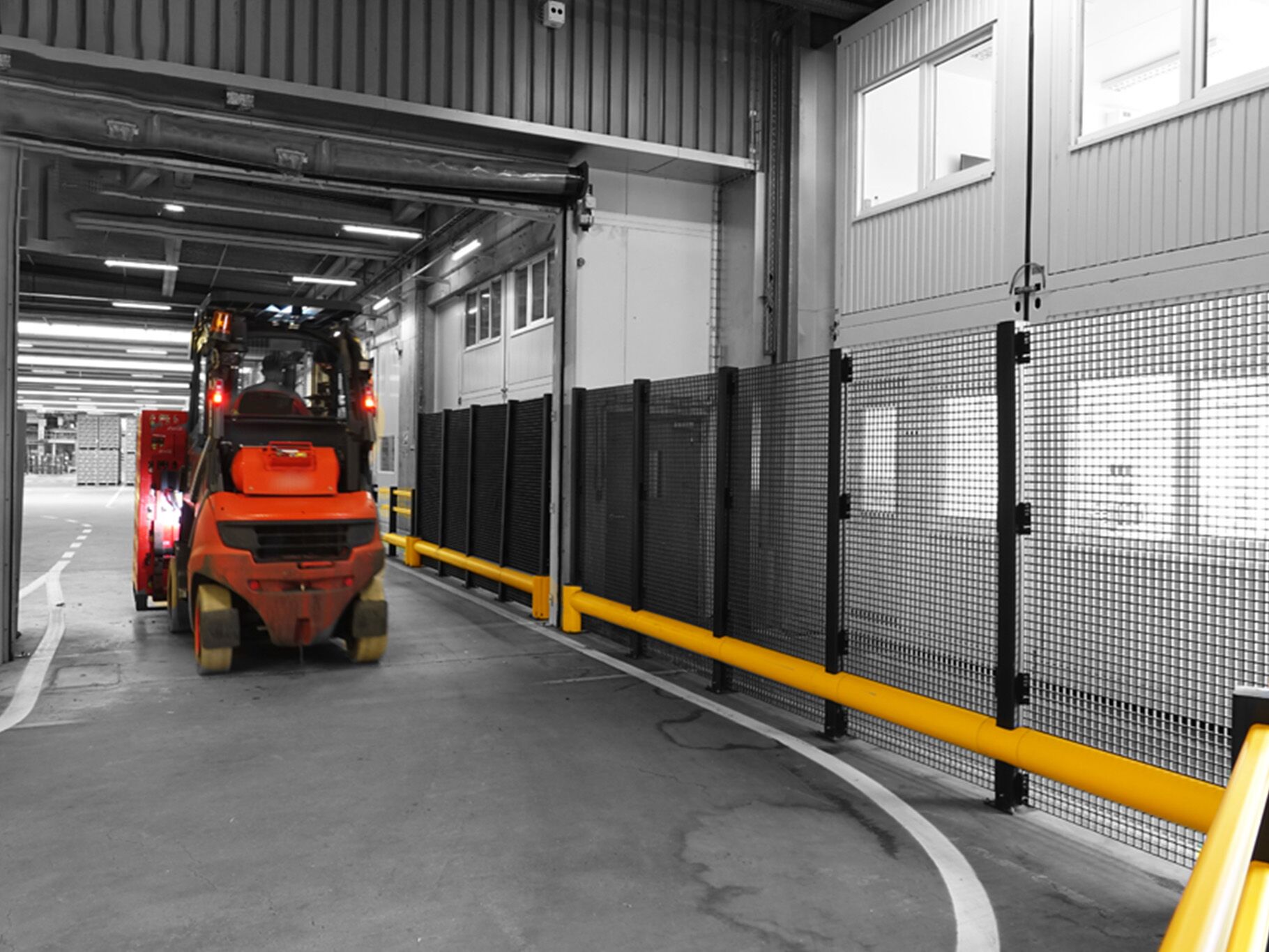 Boplan FLEX IMPACT® TB 400 Plus Fence in einer industriellen Umgebung