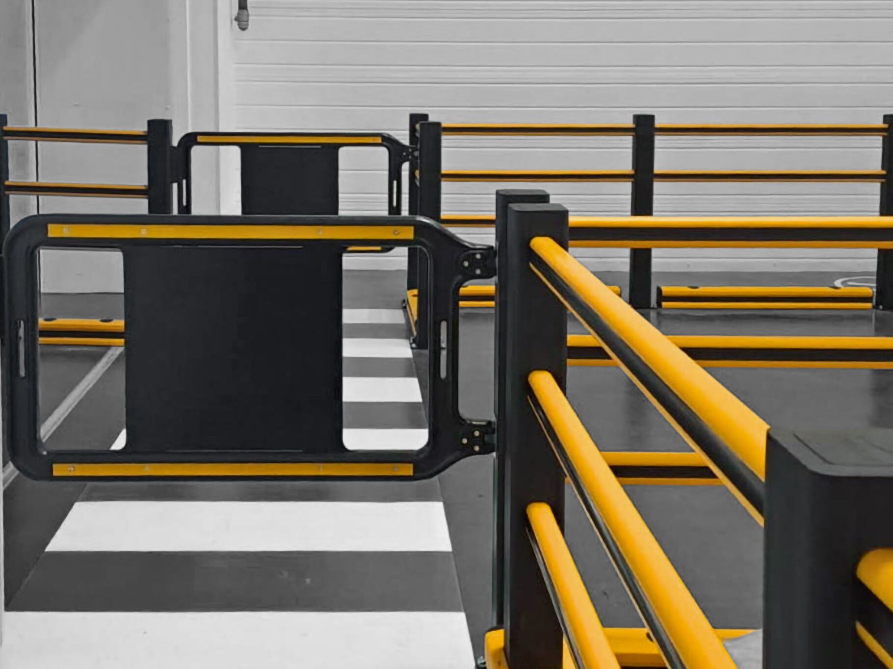Boplan FLIP 200F PLUS, SG SWING GATE jaune dans un environnement industriel