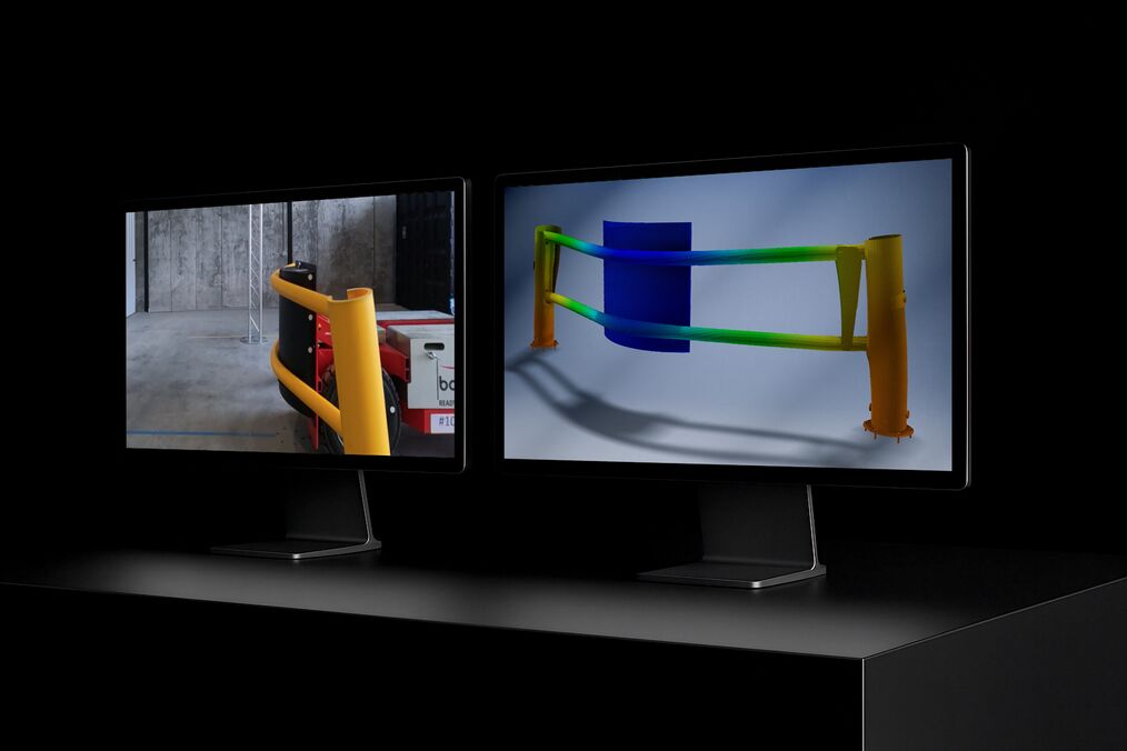 Twee computerschermen die virtuele en live testen van Boplan FLEX IMPACT® producten vergelijken
