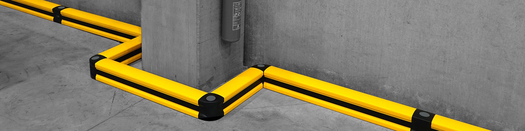 Gele Boplan FLIP 120L M in een industriële omgeving