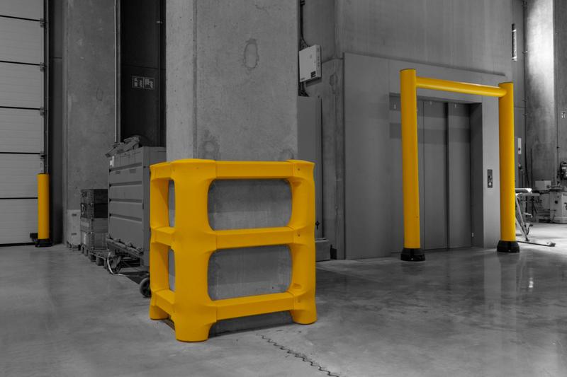 Boplan BO200R, CP UNIVERSAL, GP GOAL POST 200B giallo in uno stabilimento Above And Beyond
