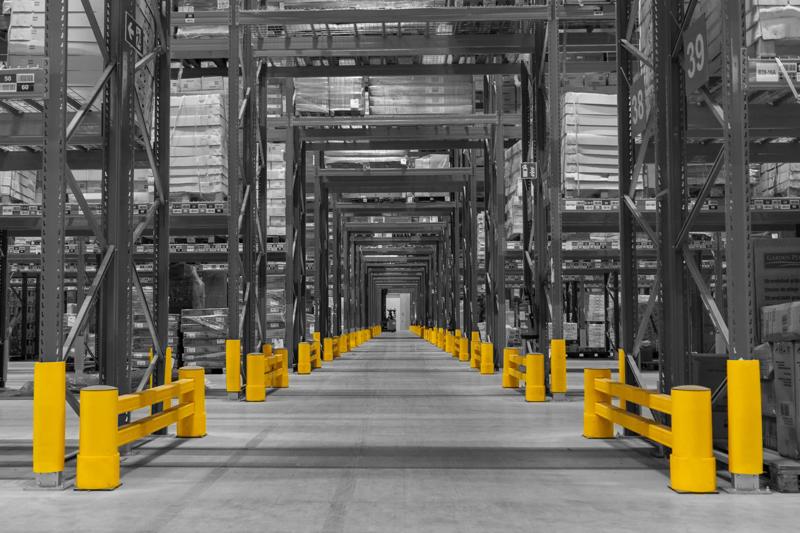 Gele Boplan RE RACK END, RB RACKBULL in een industriële omgeving
