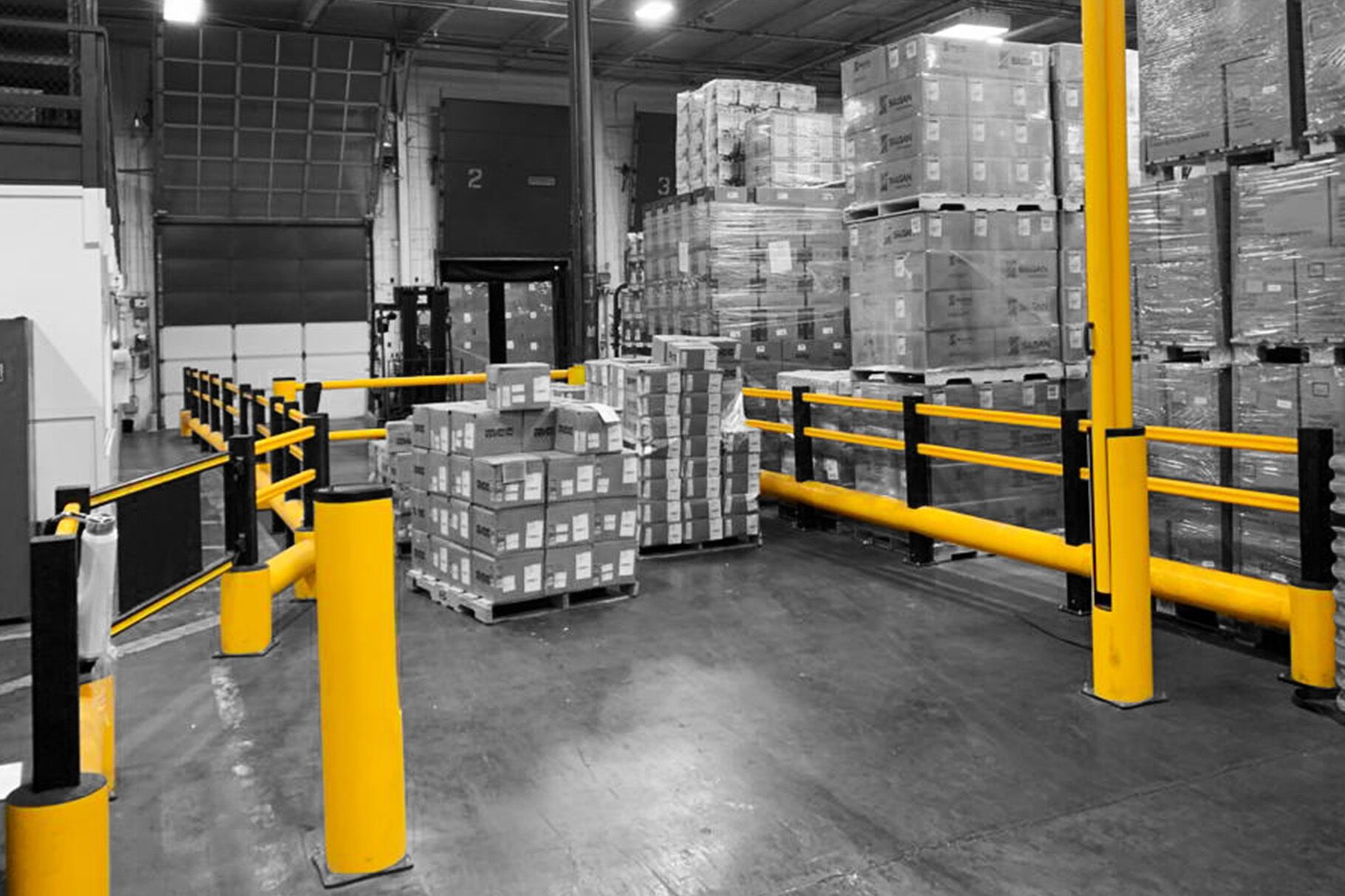 Gelbe Boplan TB 400 PLUS, DOCK GATE und SG SWING GATE in renommierter Produktionsstätte PE