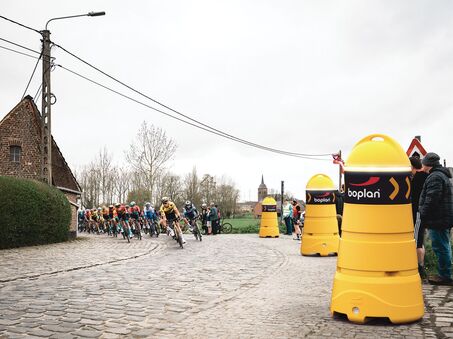 Photo of the Boplan Race Guard used in a cycling race to indicate changing race situations