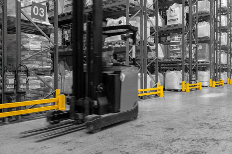 Gelber Boplan RE RACKEND, RACKBULL in einem Lager von Eutraco
