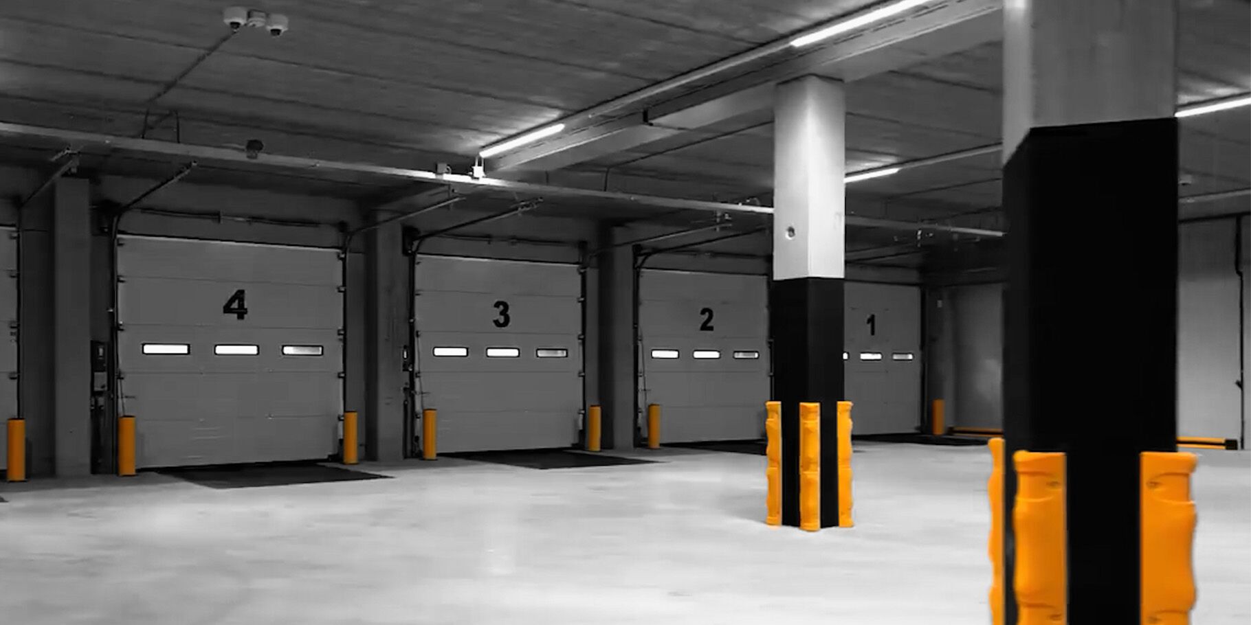 Boplan BO250T, CP CORNER PROTECTOR et FLIP 180M jaune dans l'usine de Fahrenheit Logistics