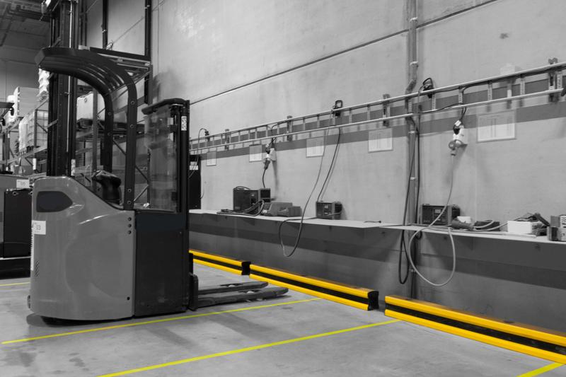 Boplan FLIP 180B giallo in uno stabilimento Above And Beyond
