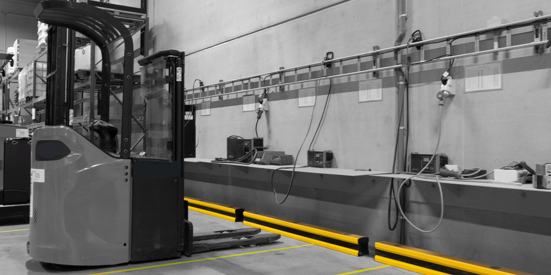 Boplan FLIP 180B jaune dans l'usine de Above And Beyond