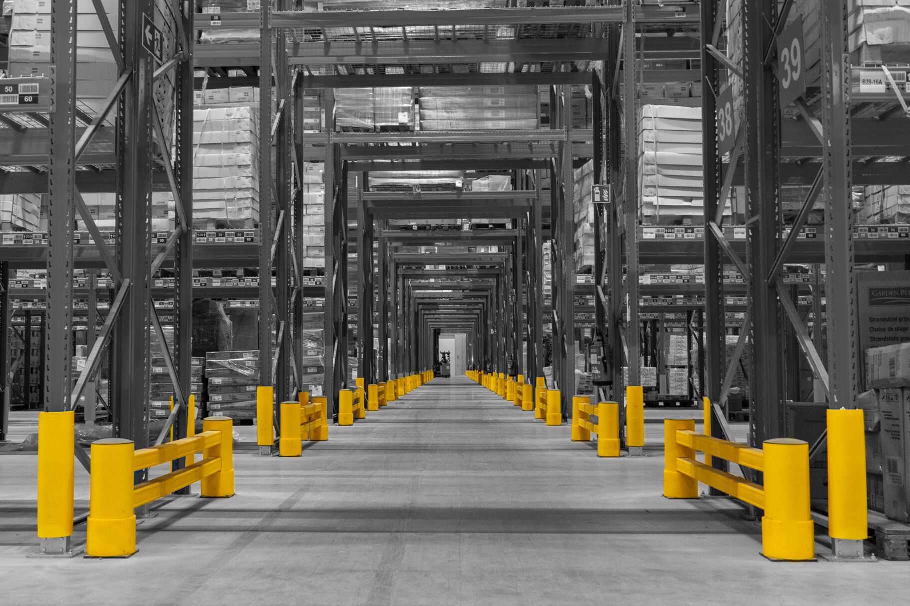 Yellow Boplan RE RACKEND, RACKBULL in a Eutraco facility