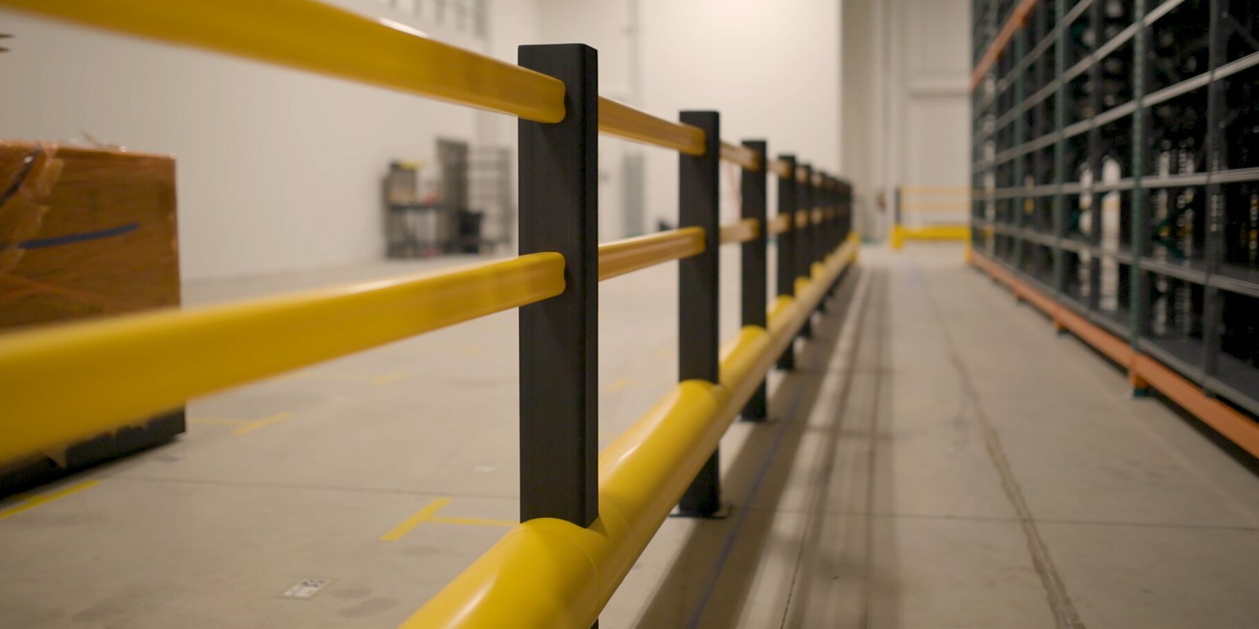 Boplan TB 400 PLUS giallo in un magazzino Trainz