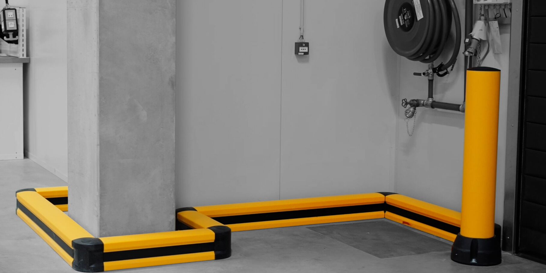 Gelber Boplan FLIP 180L M, BO200R in einem Lager von Nippon Express