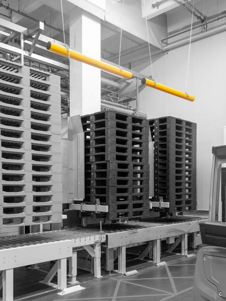 Gele Boplan TOUCH BARRIER in een fabriek van Belcolade
