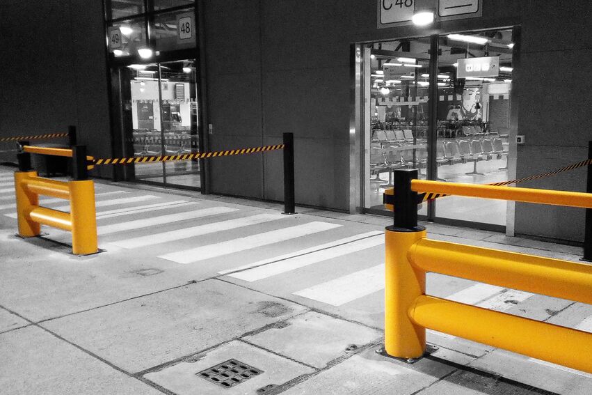 Boplan FLEX IMPACT® BB BELT BARRIER en un ambiente real - Puerta de seguridad