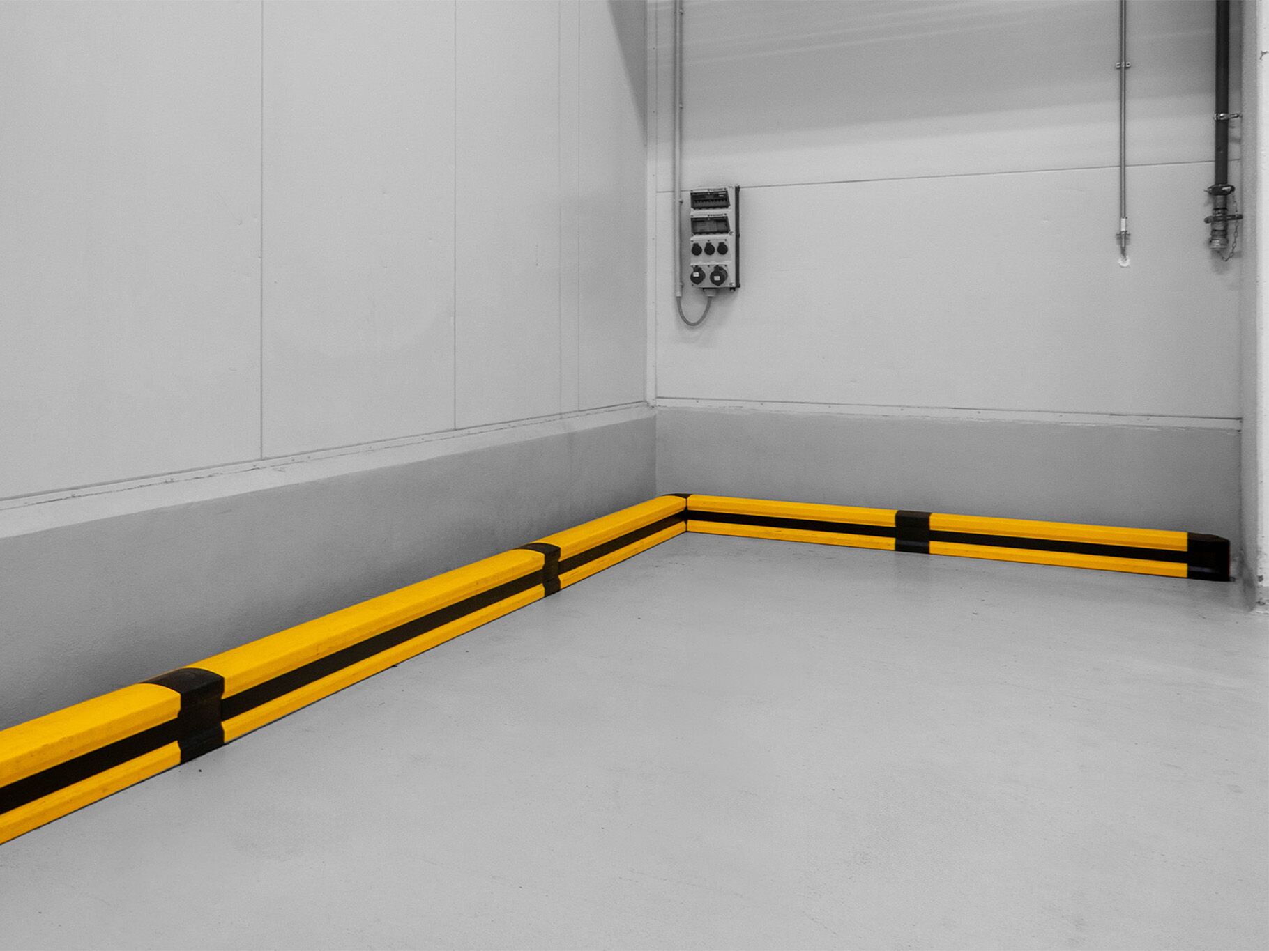 Boplan FLIP180L M giallo in ambiente industriale
