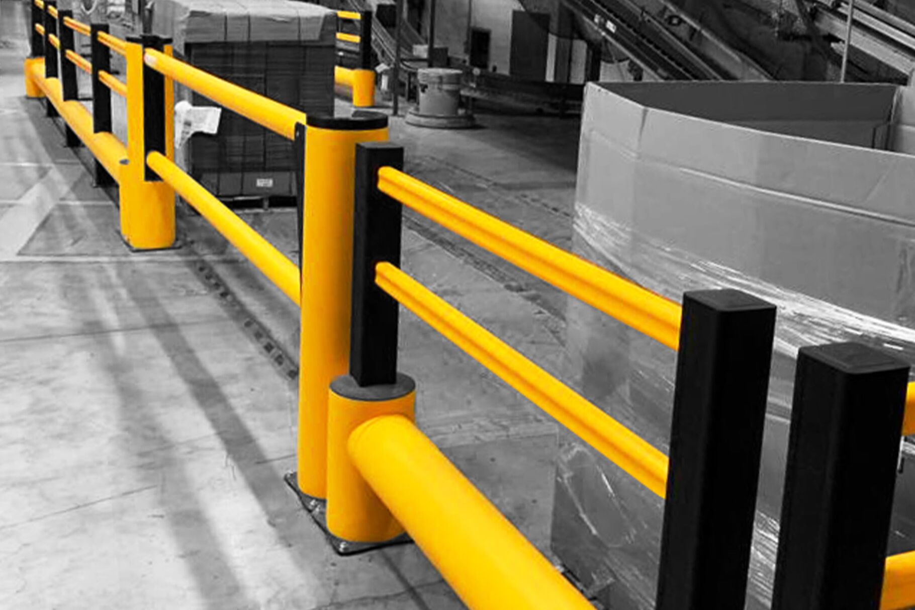 Gelbe Boplan TB 400 PLUS und DOCK GATE in renommierter Produktionsstätte PE