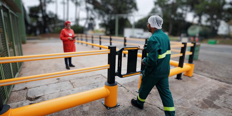 Foto durante un'intervista con un dipendente Bonduelle sulle soluzioni di sicurezza Boplan
