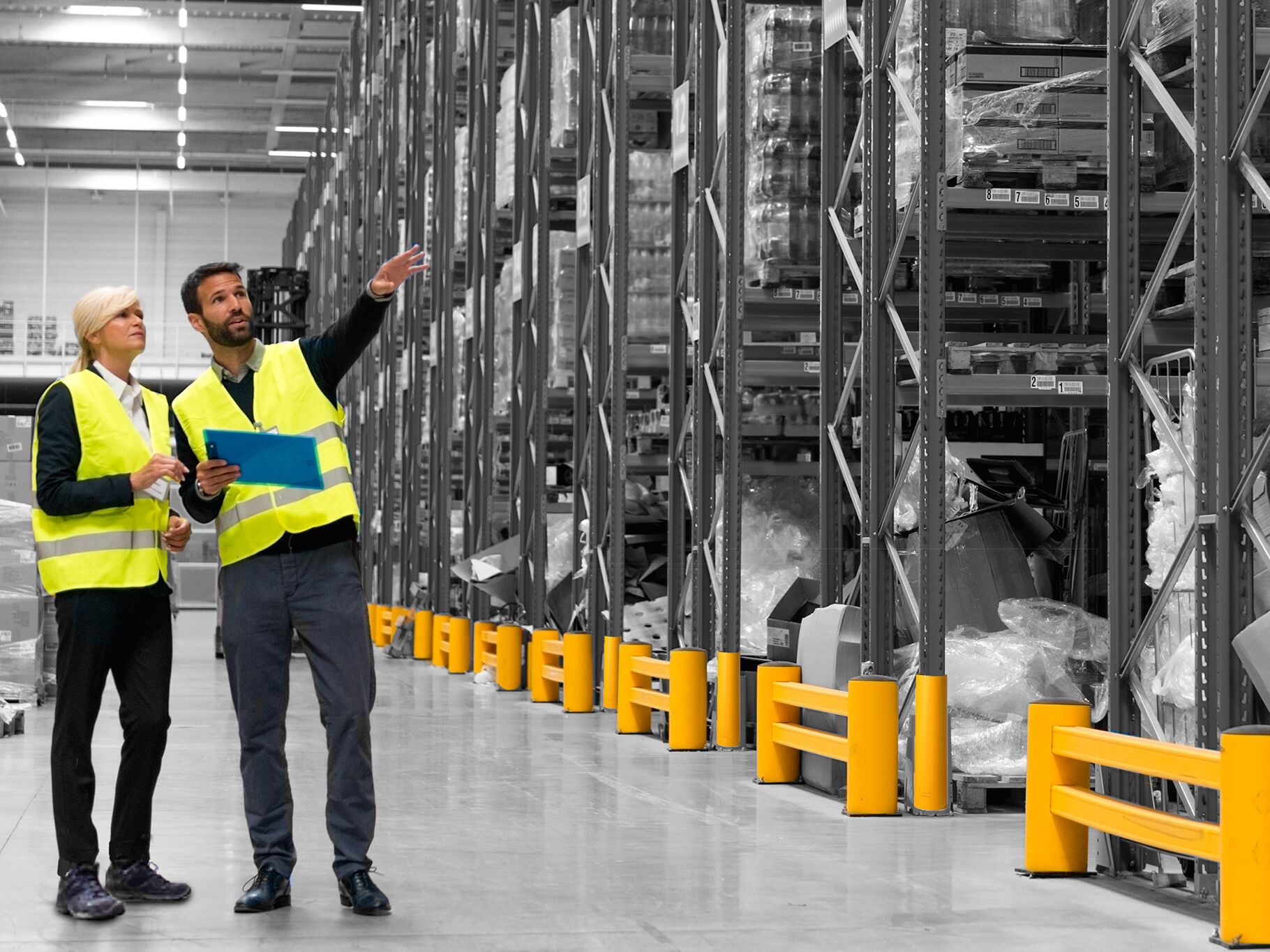 Gele Boplan RE RACK END, RB RACKBULL in een industriële omgeving