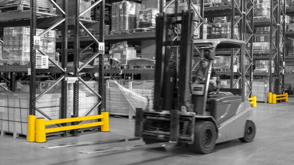 Yellow Boplan RE RACKEND, RACKBULL in a Eutraco facility