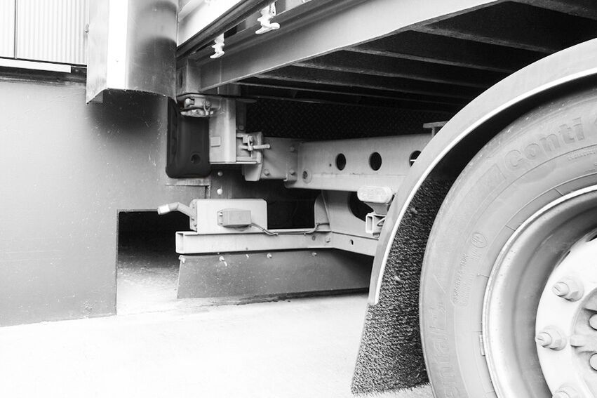 Boplan FLEX IMPACT® DOCK BUMPER in a live setting - Loading dock bumper