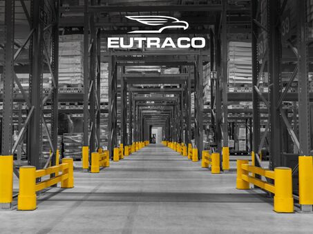 Gelber Boplan RE RACKEND, RACKBULL in einem Lager von Eutraco
