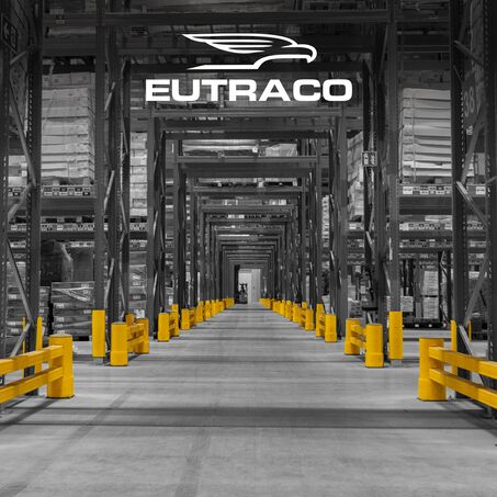 Gelber Boplan RE RACKEND, RACKBULL in einem Lager von Eutraco
