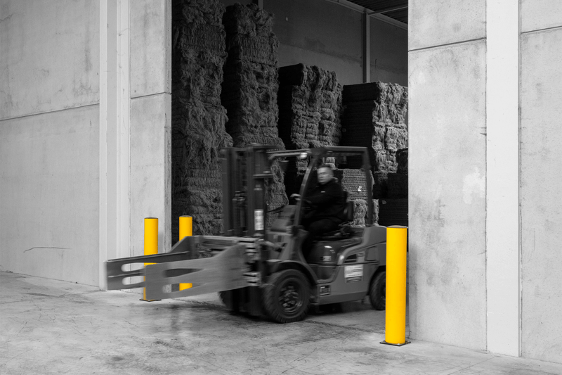 Boplan BO IMPACT jaune dans l'usine de Devalin
