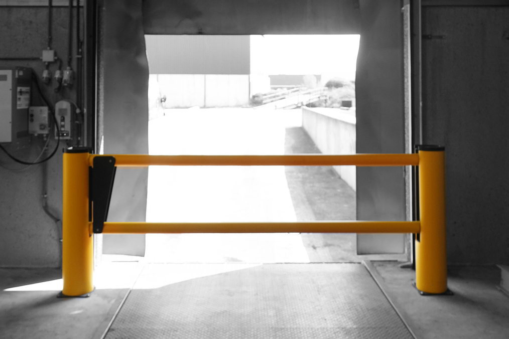 Boplan FLEX IMPACT® Dock Gate in einer industriellen Umgebung