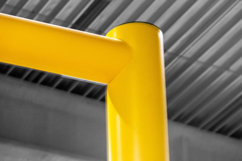 Gelber Boplan GP GOAL POST in einem Lager von Sleepworld
